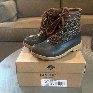 Kids: Sperry Unisex-Child Port Boot. EUC